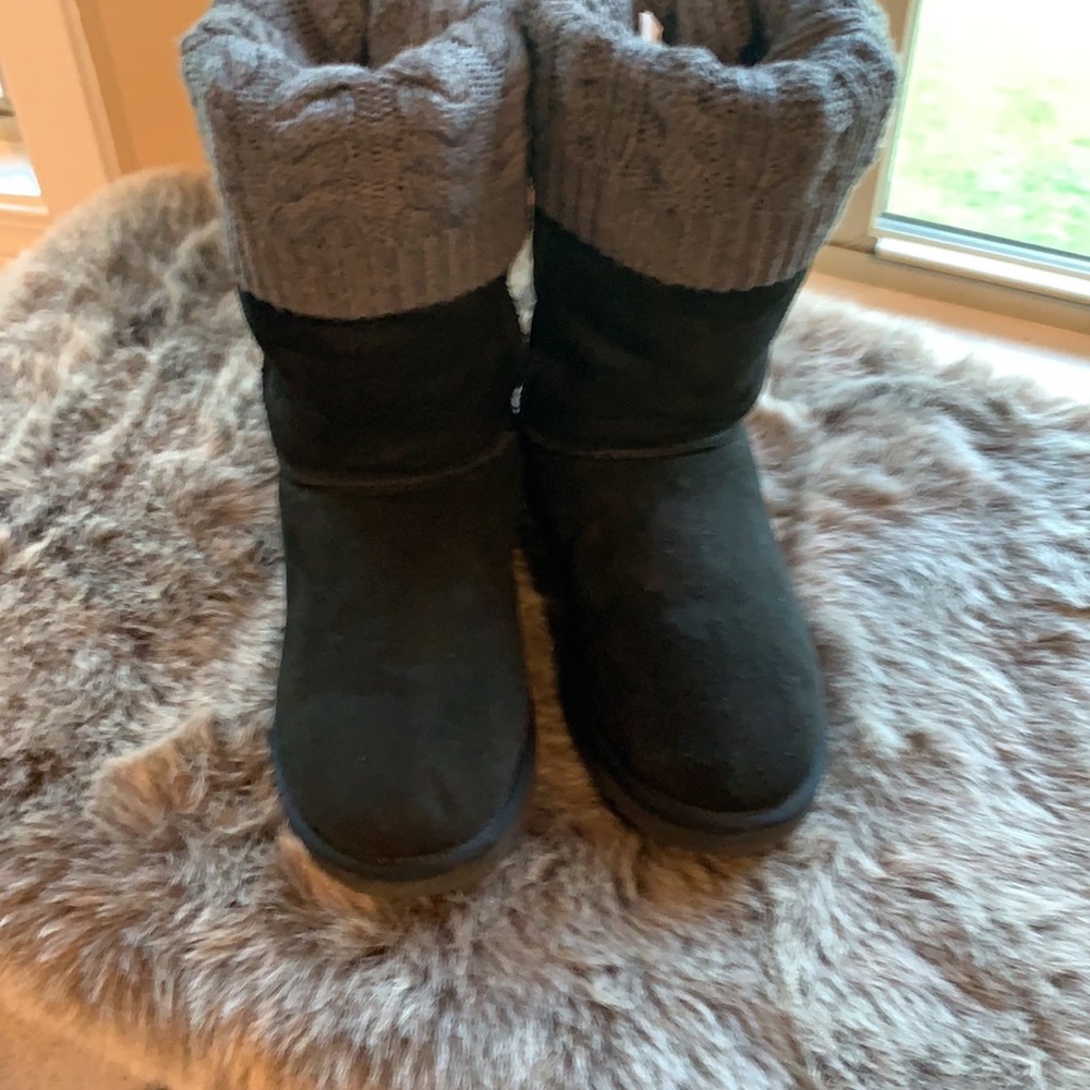 Ugg’s - Picture 2 of 9
